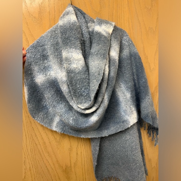 Altr’d State wrap, retail $56, like new so cozy and soft in blue and cream - Picture 2 of 5